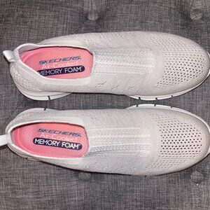 Never worn - Skechers Dual Lite Air Cooled Memory Foam Slip-ons Sz 9M Paid $89